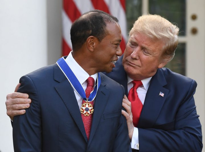 Donald Trump überreicht Tiger Woods die Presidential Medal of Freedom (2019)