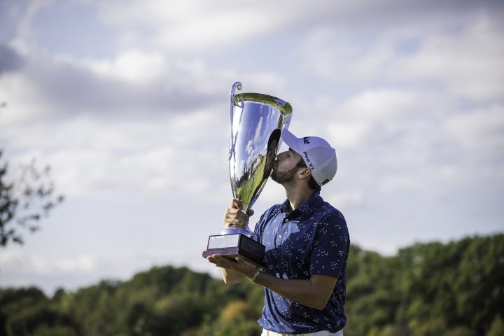 Thomas Rosenmüller freut sich über den Sieg der Pro Golf Tour Order of Merit 2020 und, dass er so das ticket für die Challenge Tour 2021 lösen kpnnte. (Foto: Stefan Heigl/Pro Golf Tour).