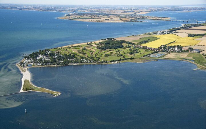 Feiner Fleck: Fehmarn aus der Luft