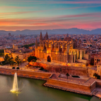 The,Cathedral,La,Seu,At,Sunset,In,Palma,De,Mallorca,